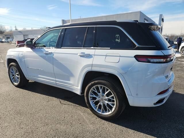 2023 Jeep Grand Cherokee in Bedford, OH 44146 - 18103923 4