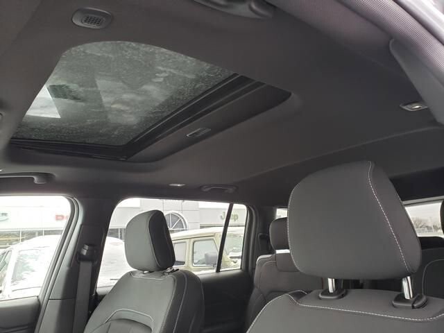 2025 Jeep Grand Cherokee L in Bedford, OH 44146 - 18103925 7