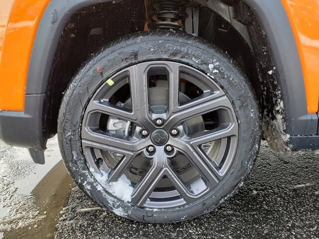 2026 Jeep Compass in Bedford, OH 44146 - 18103926 12