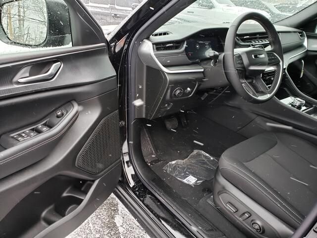 2025 Jeep Grand Cherokee L in Bedford, OH 44146 - 18103930 6
