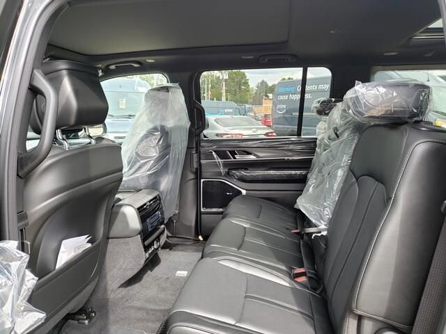 2023 Jeep Wagoneer in Bedford, OH 44146 - 18103936 7