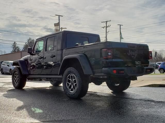 2026 Jeep Gladiator in Bedford, OH 44146 - 18103939 3