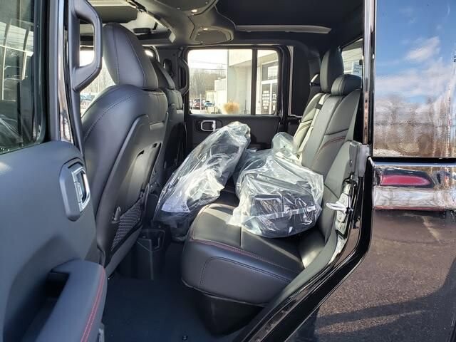 2026 Jeep Gladiator in Bedford, OH 44146 - 18103939 7