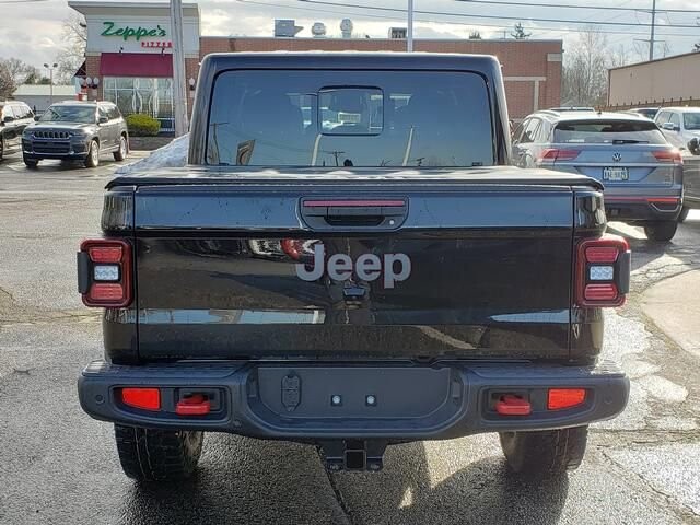 2026 Jeep Gladiator in Bedford, OH 44146 - 18103939 4