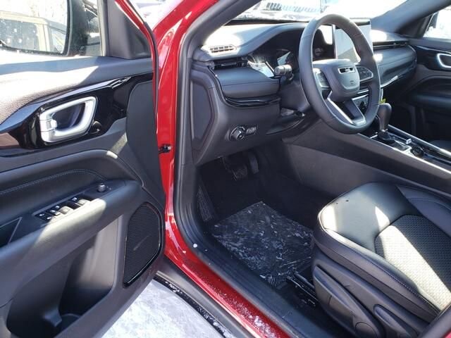 2026 Jeep Compass in Bedford, OH 44146 - 18103949 6