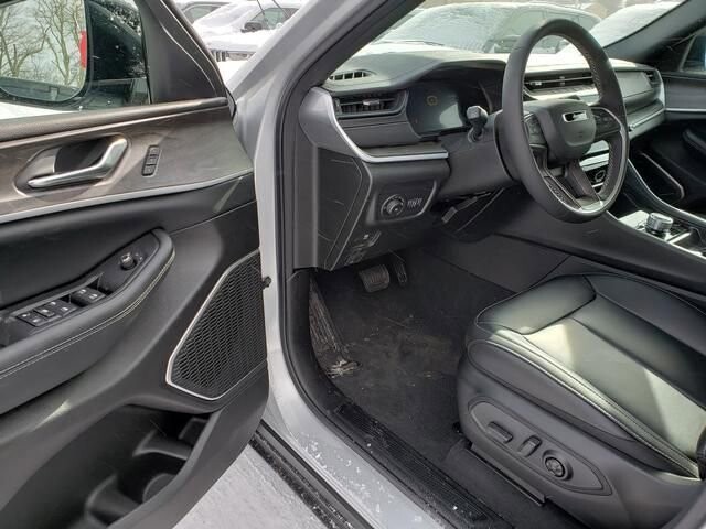 2026 Jeep Grand Cherokee in Bedford, OH 44146 - 18103957 6