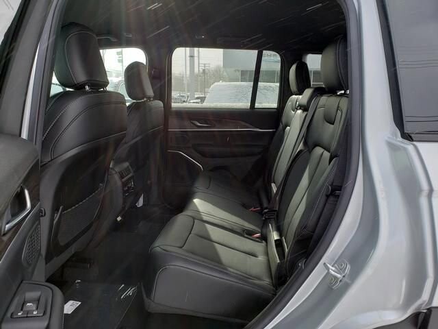 2026 Jeep Grand Cherokee in Bedford, OH 44146 - 18103957 7