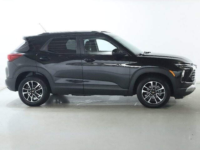 2025 Chevrolet TrailBlazer in Bedford, OH 44146 - 18103960 11