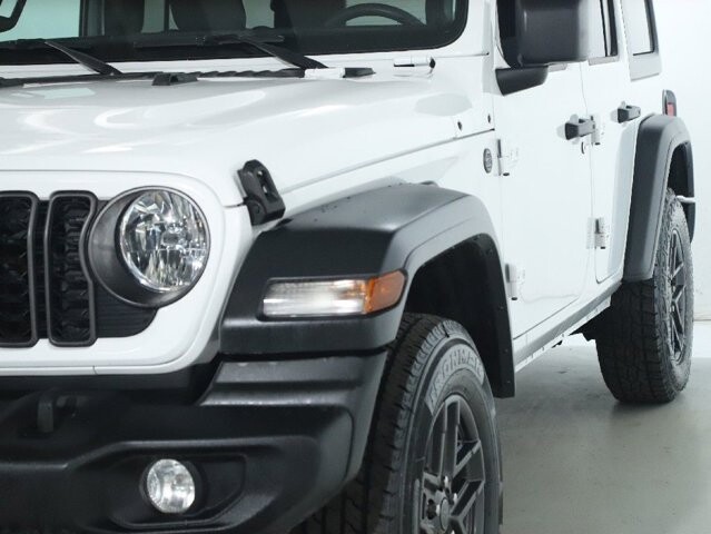 2024 Jeep Wrangler in Bedford, OH 44146 - 18103962 4