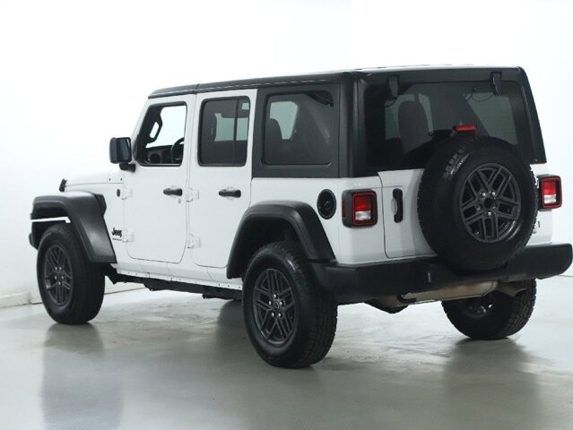 2024 Jeep Wrangler in Bedford, OH 44146 - 18103962 42