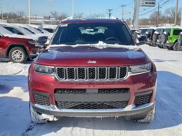 2025 Jeep Grand Cherokee L in Bedford, OH 44146 - 18103963 5