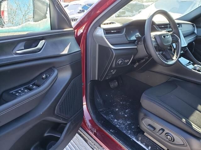 2025 Jeep Grand Cherokee L in Bedford, OH 44146 - 18103963 6