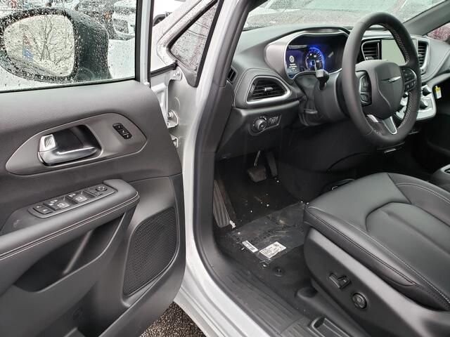 2026 Chrysler Pacifica in Bedford, OH 44146 - 18103965 6