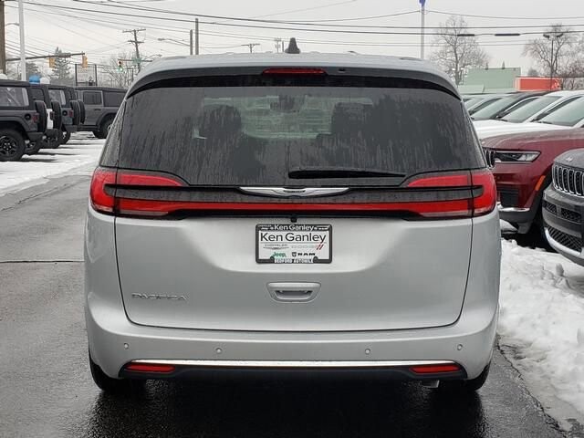 2026 Chrysler Pacifica in Bedford, OH 44146 - 18103965 4