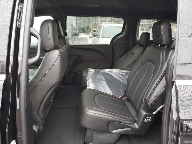 2026 Chrysler Pacifica in Bedford, OH 44146 - 18103967 7