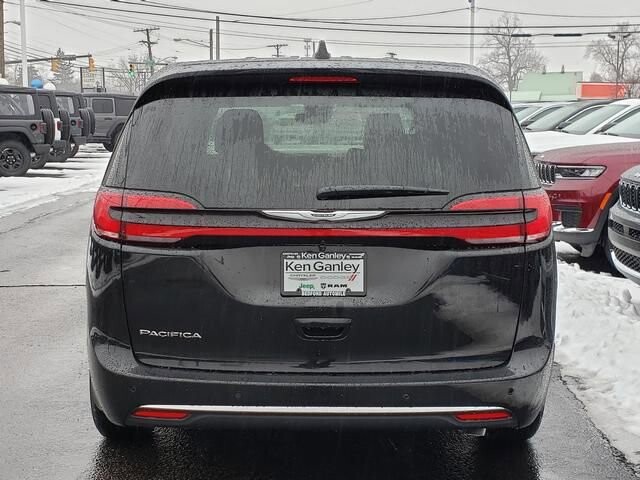 2026 Chrysler Pacifica in Bedford, OH 44146 - 18103967 4