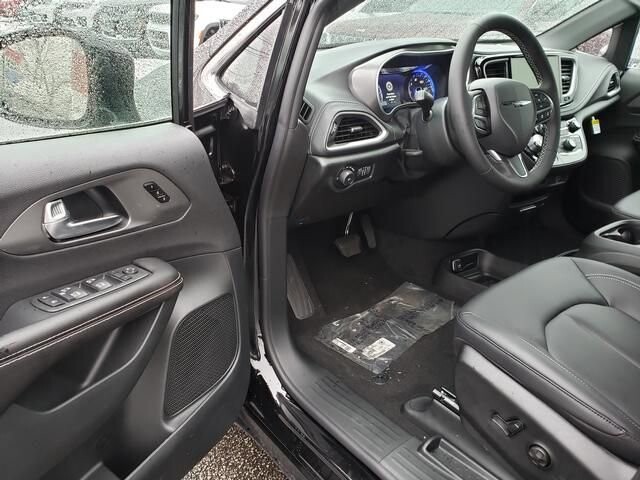 2026 Chrysler Pacifica in Bedford, OH 44146 - 18103967 6