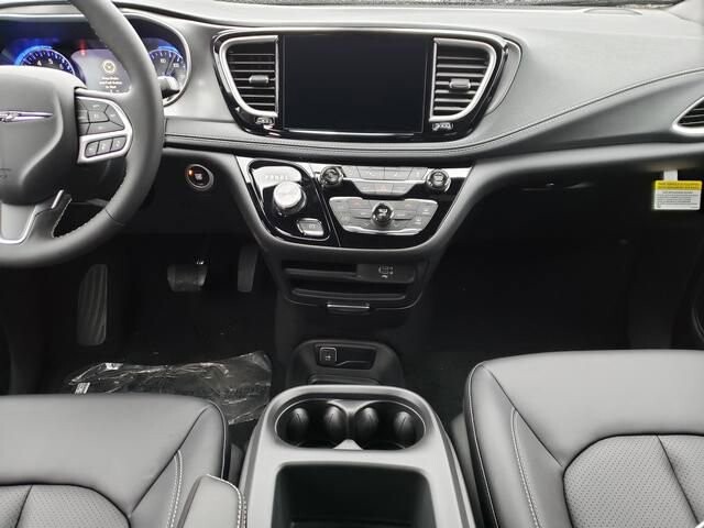 2026 Chrysler Pacifica in Bedford, OH 44146 - 18103967 8