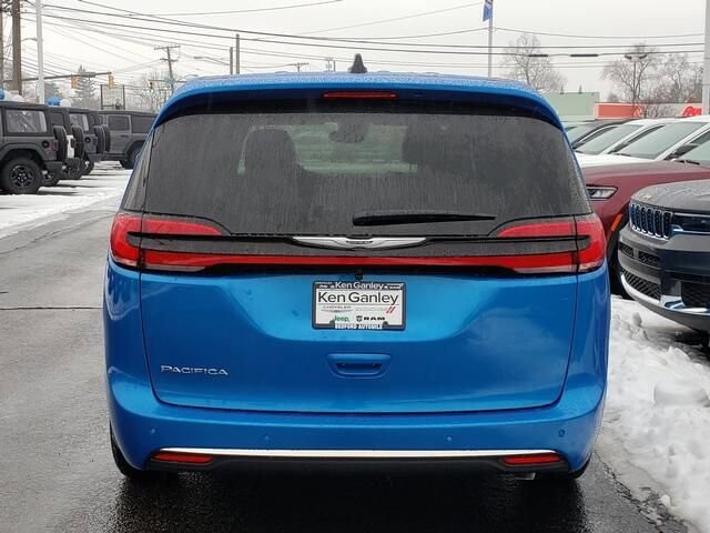 2026 Chrysler Pacifica in Bedford, OH 44146 - 18103974 4