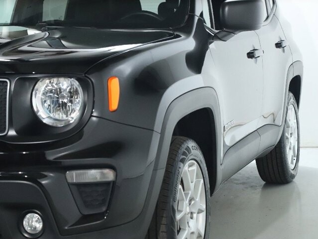 2023 Jeep Renegade in Bedford, OH 44146 - 18103979 4