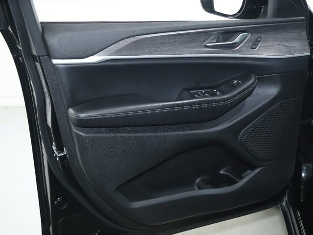 2024 Jeep Grand Cherokee in Bedford, OH 44146 - 18103980 16