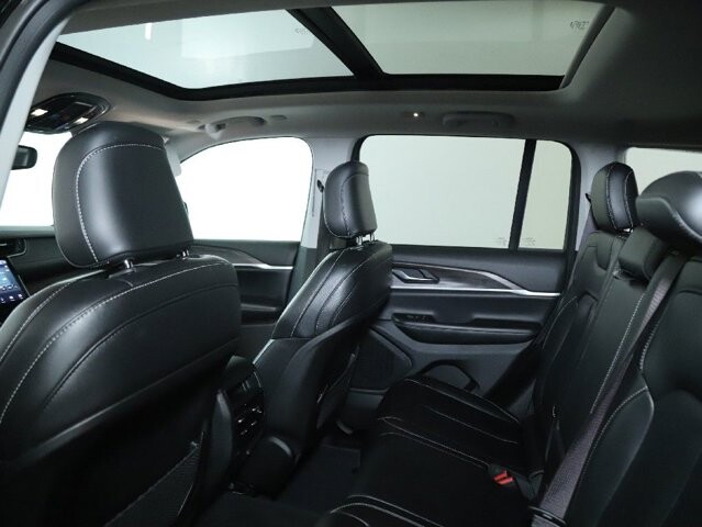 2024 Jeep Grand Cherokee in Bedford, OH 44146 - 18103980 15