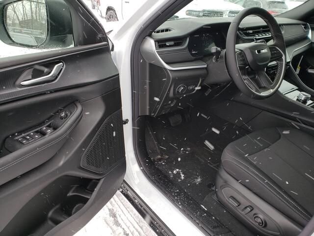 2025 Jeep Grand Cherokee L in Bedford, OH 44146 - 18103985 6