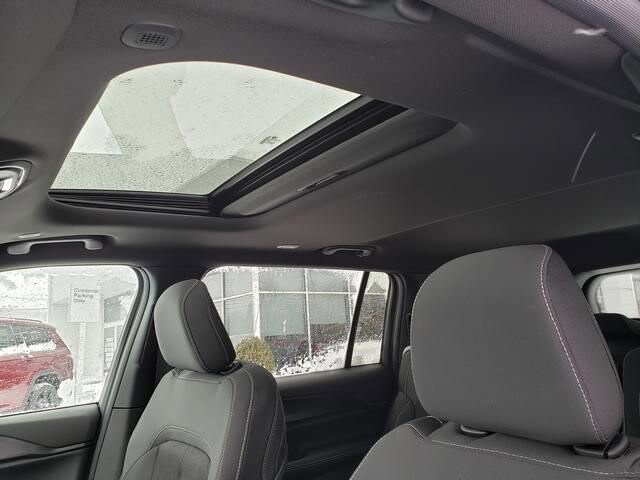 2025 Jeep Grand Cherokee L in Bedford, OH 44146 - 18103985 7