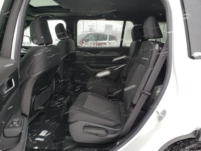 2025 Jeep Grand Cherokee L in Bedford, OH 44146 - 18103985 8