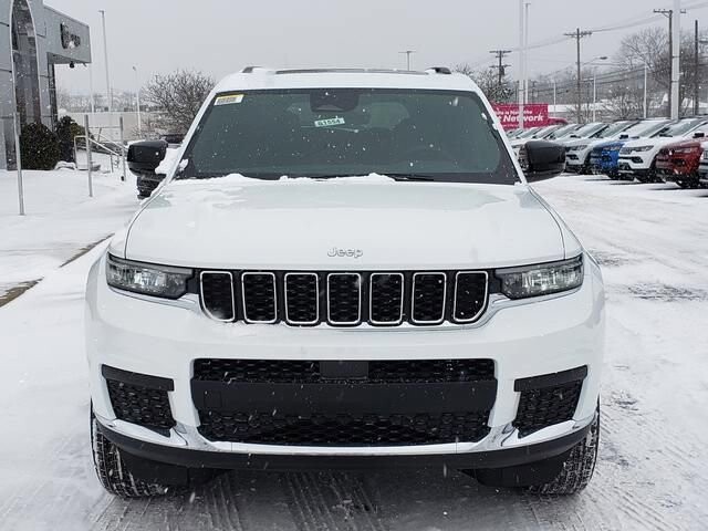 2025 Jeep Grand Cherokee L in Bedford, OH 44146 - 18103985 5