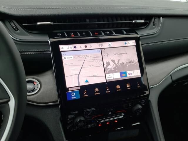 2025 Jeep Grand Cherokee in Bedford, OH 44146 - 18103989 11