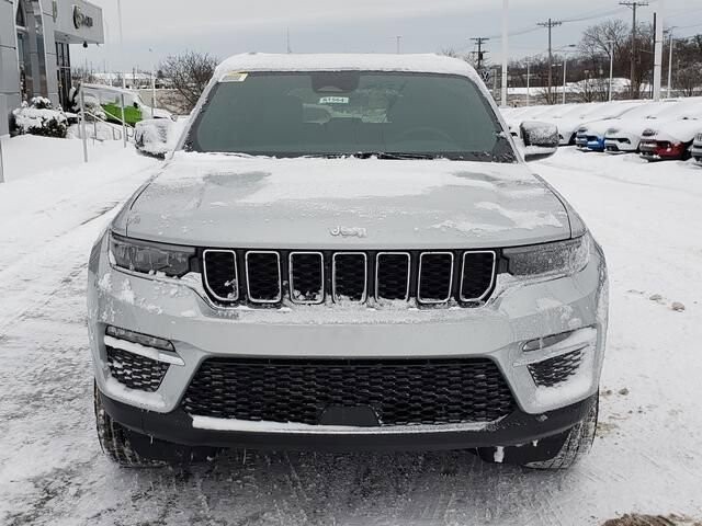2025 Jeep Grand Cherokee in Bedford, OH 44146 - 18103989 5