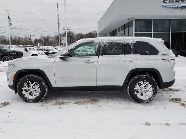 2025 Jeep Grand Cherokee in Bedford, OH 44146 - 18103989 2