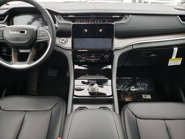 2025 Jeep Grand Cherokee in Bedford, OH 44146 - 18103989 9