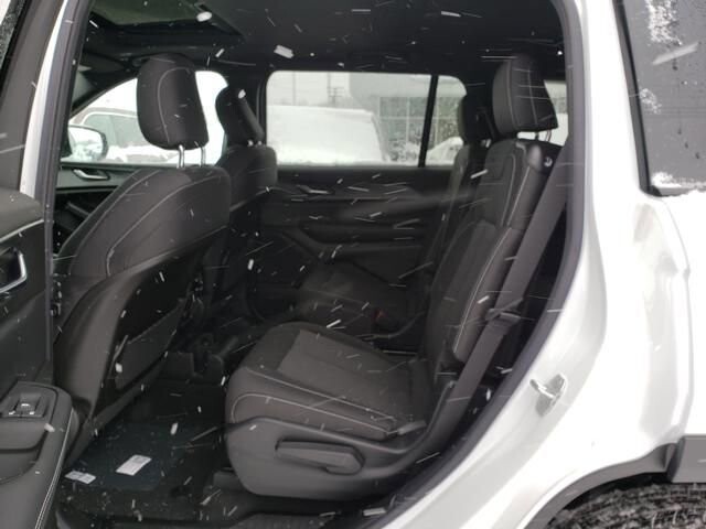 2025 Jeep Grand Cherokee L in Bedford, OH 44146 - 18103994 8