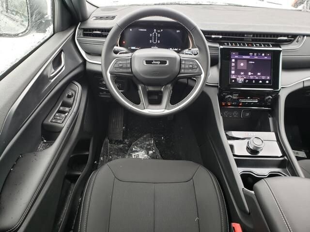 2025 Jeep Grand Cherokee L in Bedford, OH 44146 - 18103994 10