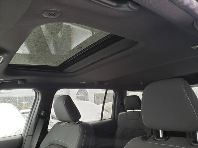 2025 Jeep Grand Cherokee L in Bedford, OH 44146 - 18103994 7