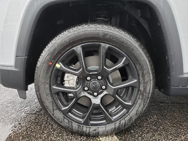 2026 Jeep Compass in Bedford, OH 44146 - 18103998 12