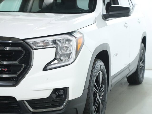 2023 GMC Terrain in Bedford, OH 44146 - 18104002 4