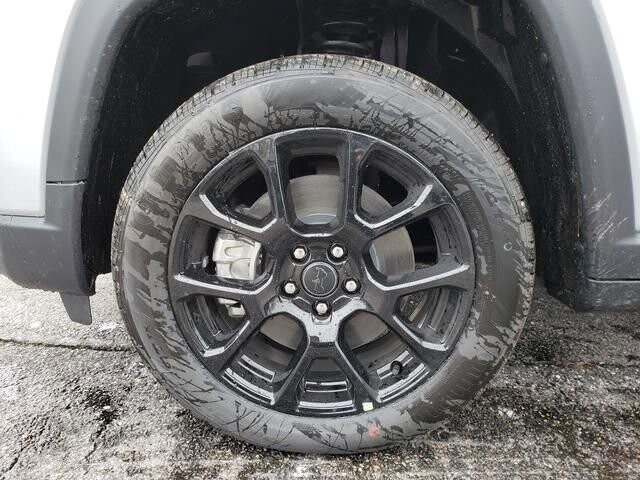 2026 Jeep Compass in Bedford, OH 44146 - 18104010 12