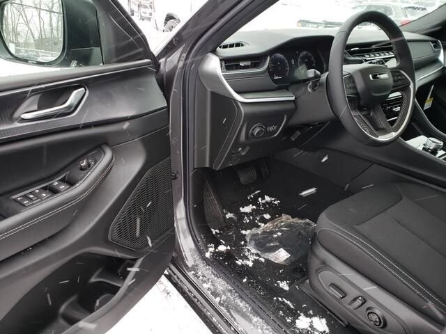 2025 Jeep Grand Cherokee L in Bedford, OH 44146 - 18104011 6