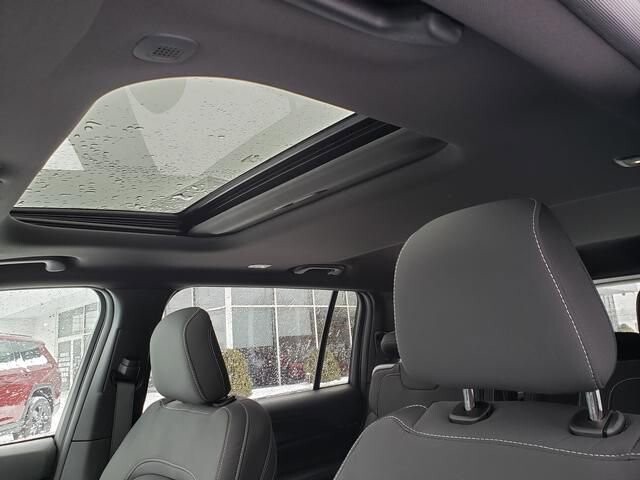 2025 Jeep Grand Cherokee L in Bedford, OH 44146 - 18104011 7