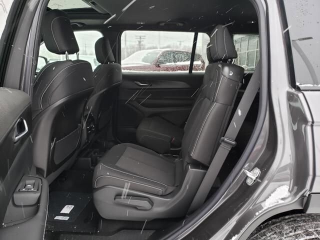 2025 Jeep Grand Cherokee L in Bedford, OH 44146 - 18104011 8
