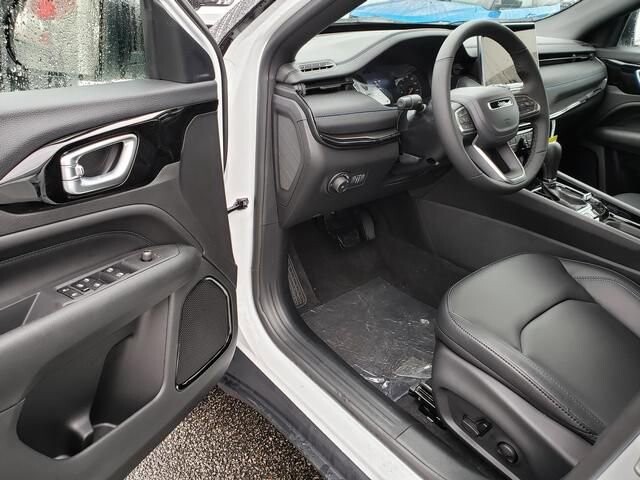 2026 Jeep Compass in Bedford, OH 44146 - 18104018 6