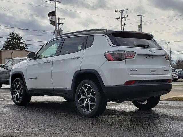 2026 Jeep Compass in Bedford, OH 44146 - 18104020 3