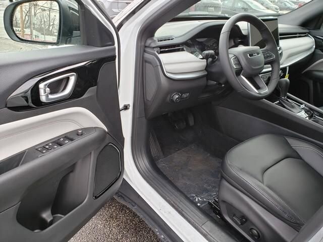 2026 Jeep Compass in Bedford, OH 44146 - 18104020 6