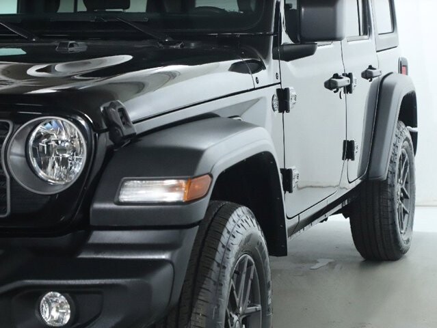 2025 Jeep Wrangler in Bedford, OH 44146 - 18104022 4