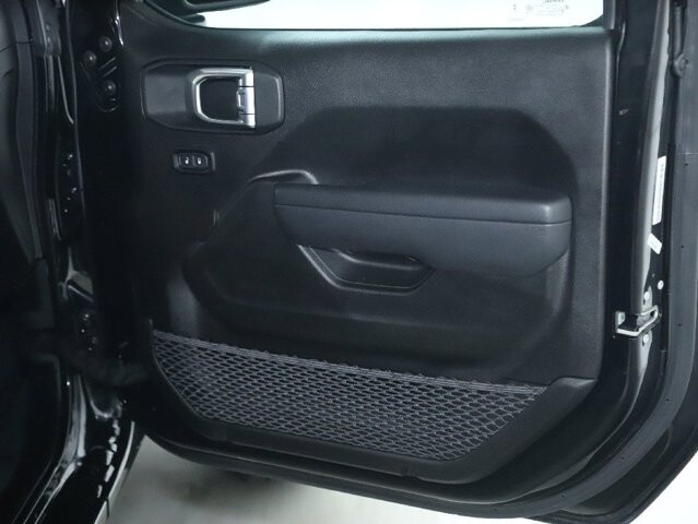 2025 Jeep Wrangler in Bedford, OH 44146 - 18104022 32