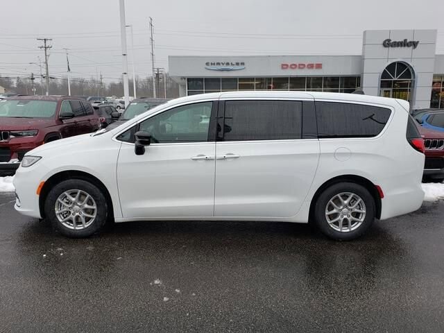2026 Chrysler Pacifica in Bedford, OH 44146 - 18104023 2