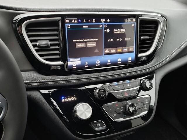 2026 Chrysler Pacifica in Bedford, OH 44146 - 18104023 11